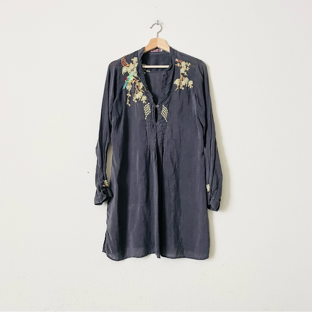 Johnny Was MEDIUM grey embroidered long sleeve tunic blouse
